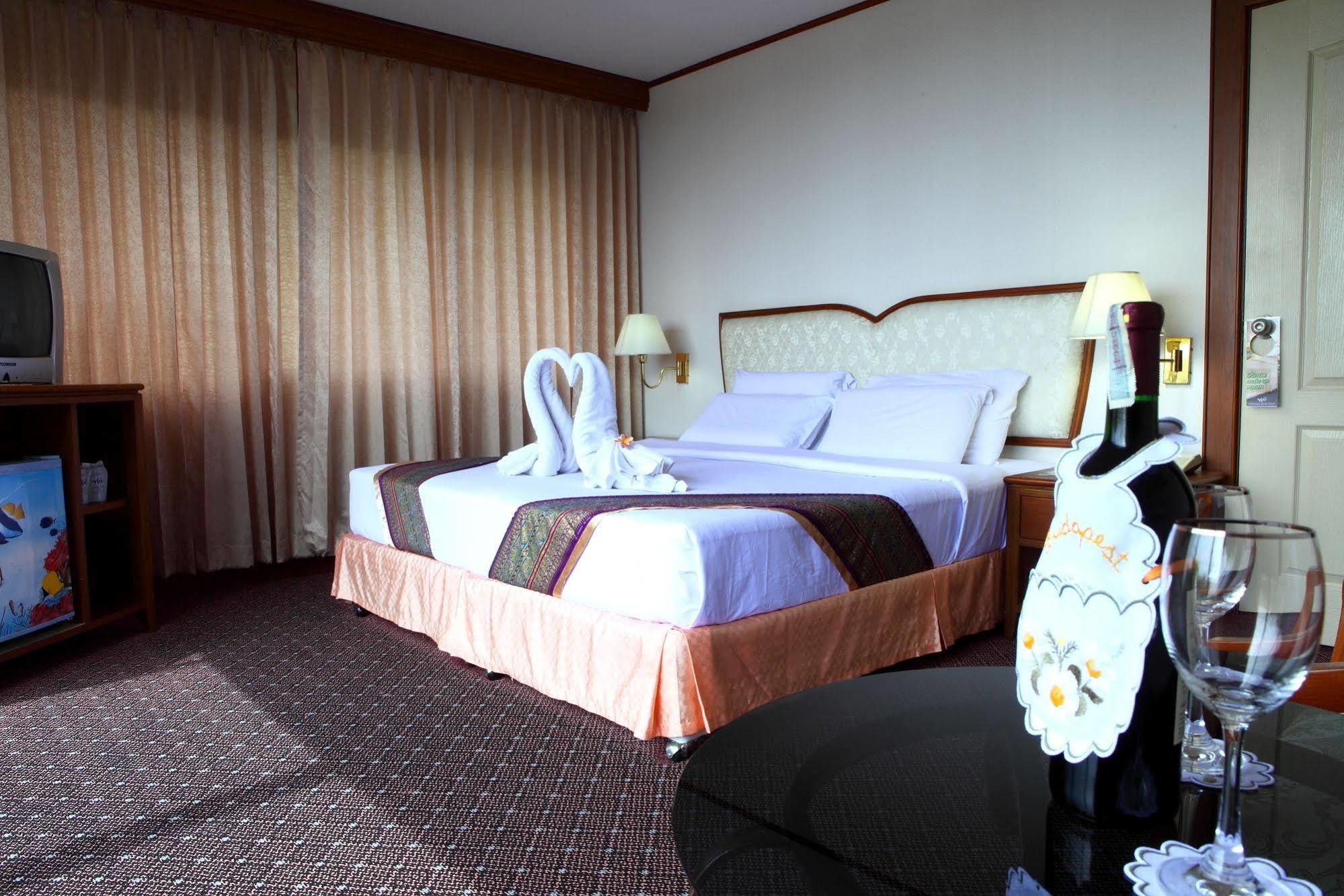 Wattana Park Hotel Trang Exterior foto